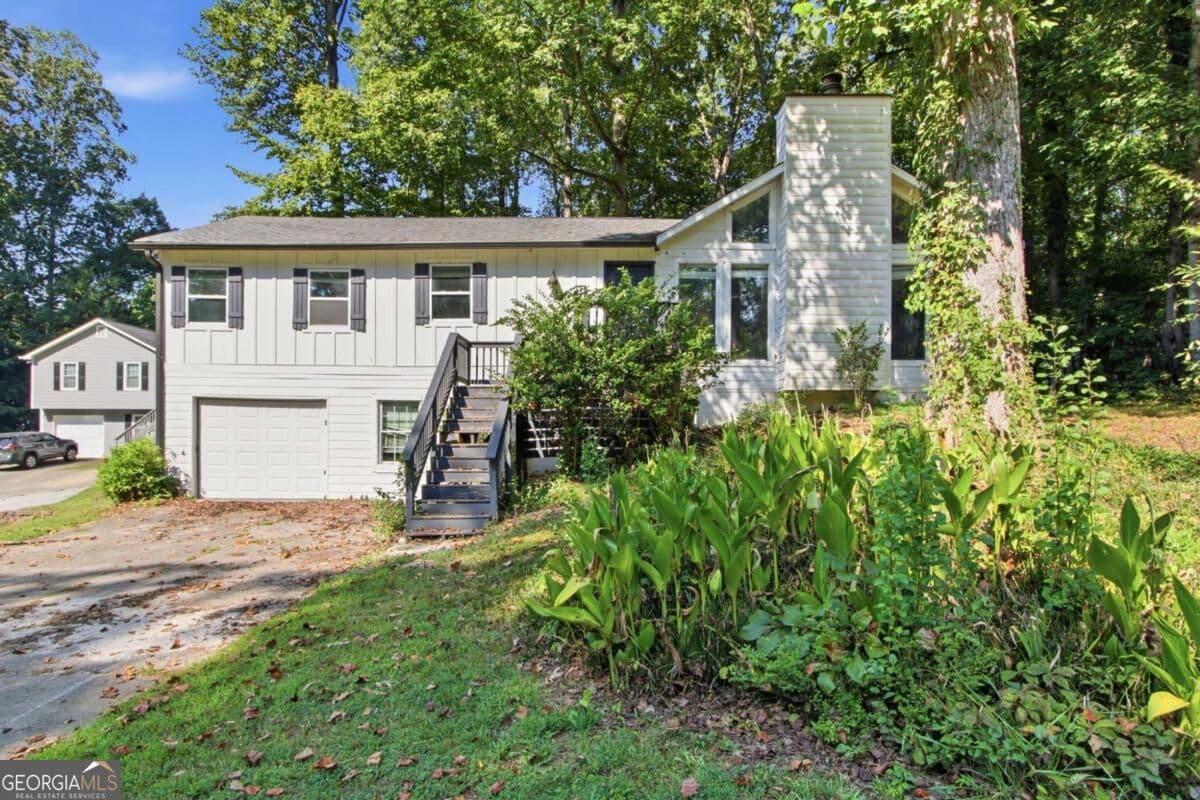 3 bedroom, 2 bathroom, 2,132 sq ft single family residence for sale at 1362 Natchez Trace, Marietta, GA 30008 — photo 2