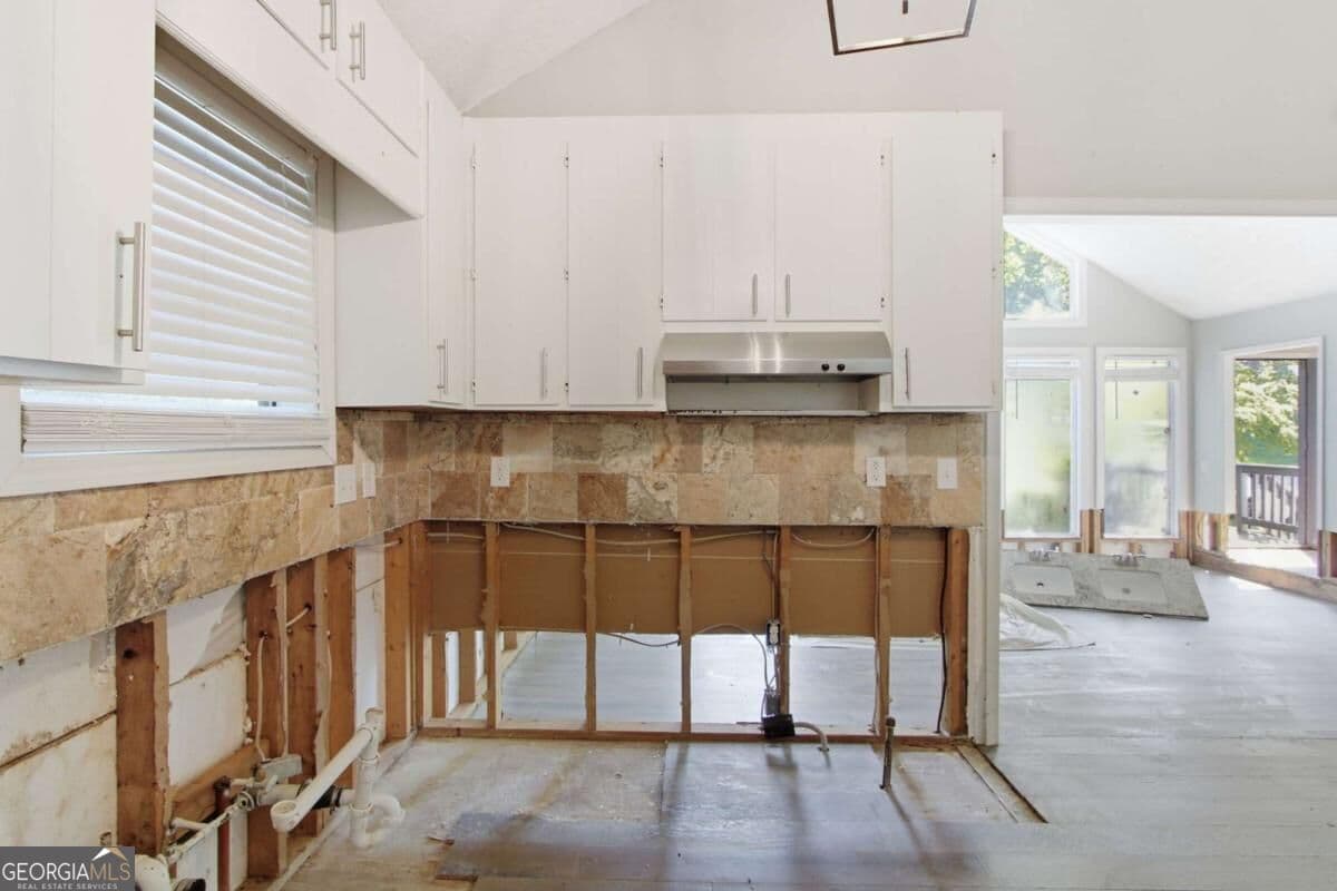 3 bedroom, 2 bathroom, 2,132 sq ft single family residence for sale at 1362 Natchez Trace, Marietta, GA 30008 — photo 6