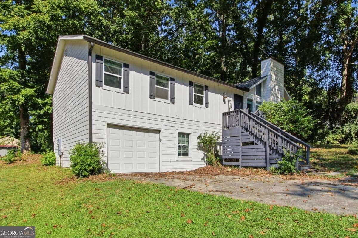 3 bedroom, 2 bathroom, 2,132 sq ft single family residence for sale at 1362 Natchez Trace, Marietta, GA 30008 — photo 1 of 26