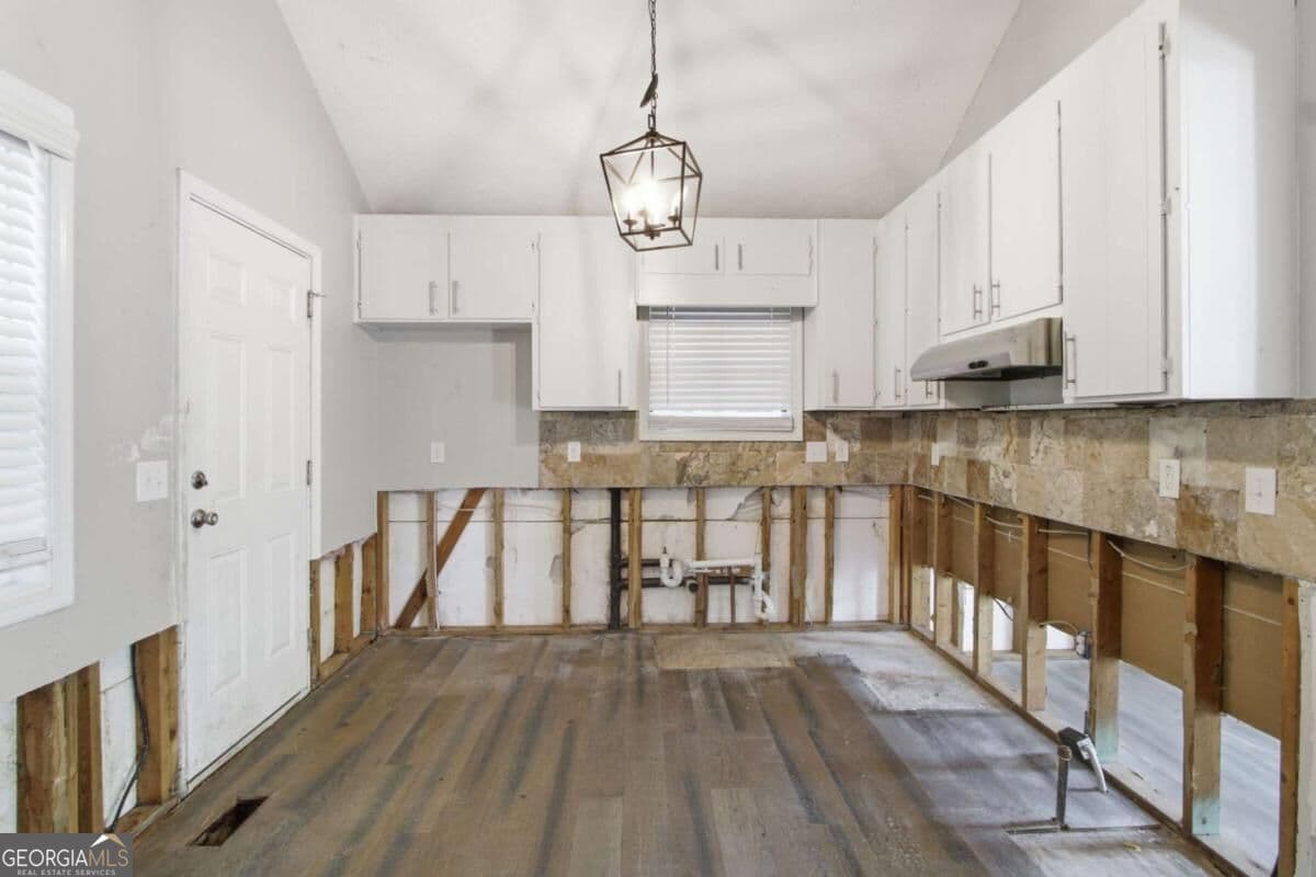 3 bedroom, 2 bathroom, 2,132 sq ft single family residence for sale at 1362 Natchez Trace, Marietta, GA 30008 — photo 5