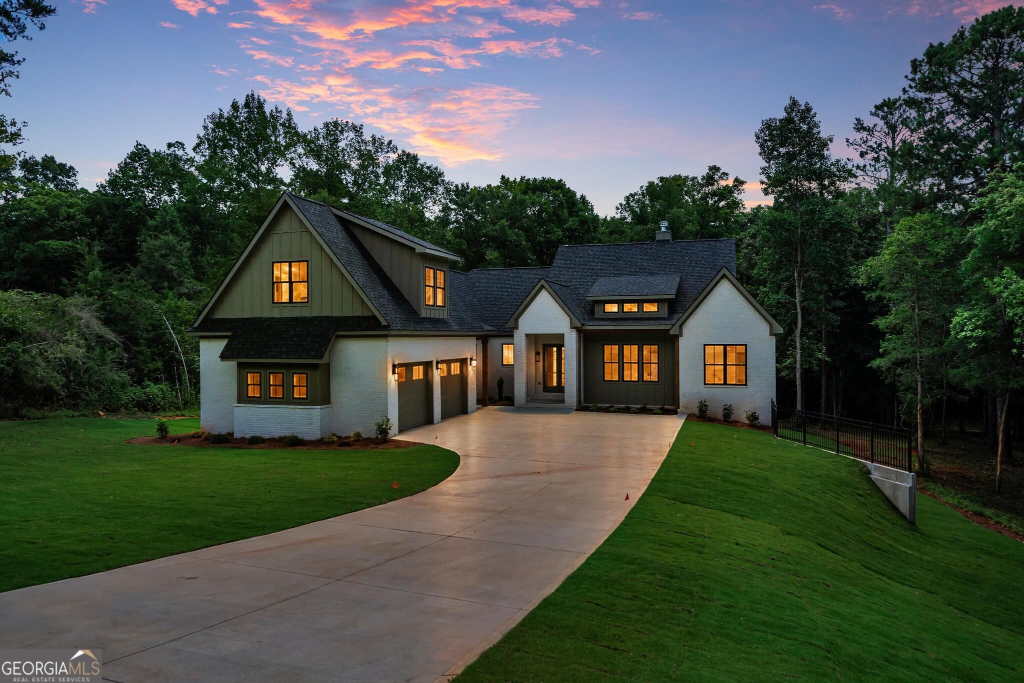 4 bedroom, 4.5 bathroom, 3,288 sq ft single family residence sold at 40 Laurel Ridge, Forsyth, GA 31029