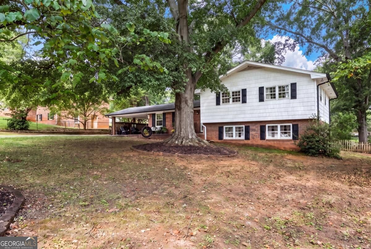 5 bedroom, 2 bathroom, 1,659 sq ft single family residence for sale at 20 Oakdale Drive, Cartersville, GA 30120 — photo 2
