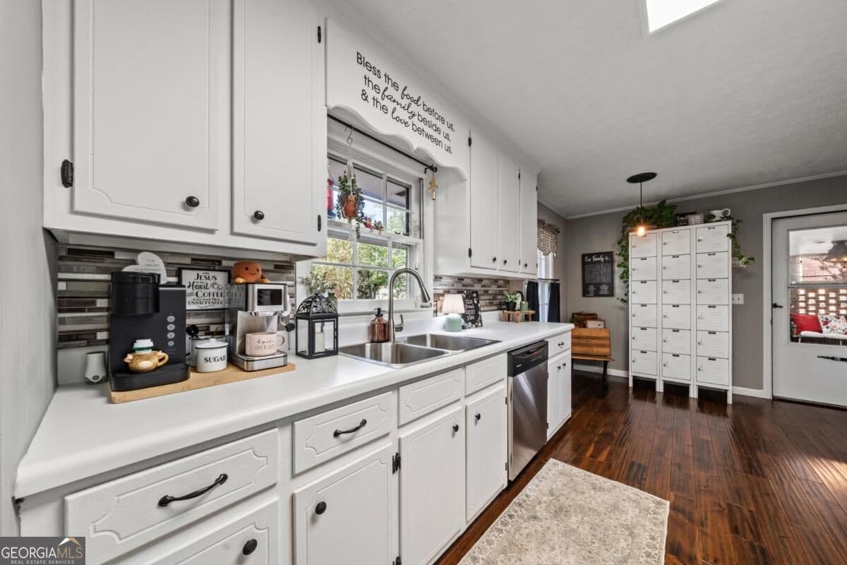 5 bedroom, 2 bathroom, 1,659 sq ft single family residence for sale at 20 Oakdale Drive, Cartersville, GA 30120 — photo 7