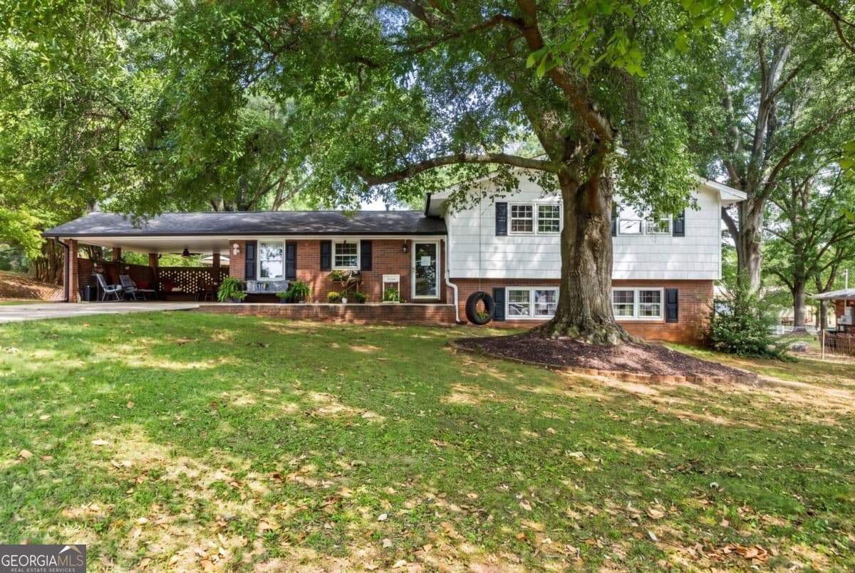 5 bedroom, 2 bathroom, 1,659 sq ft single family residence for sale at 20 Oakdale Drive, Cartersville, GA 30120 — photo 1 of 43