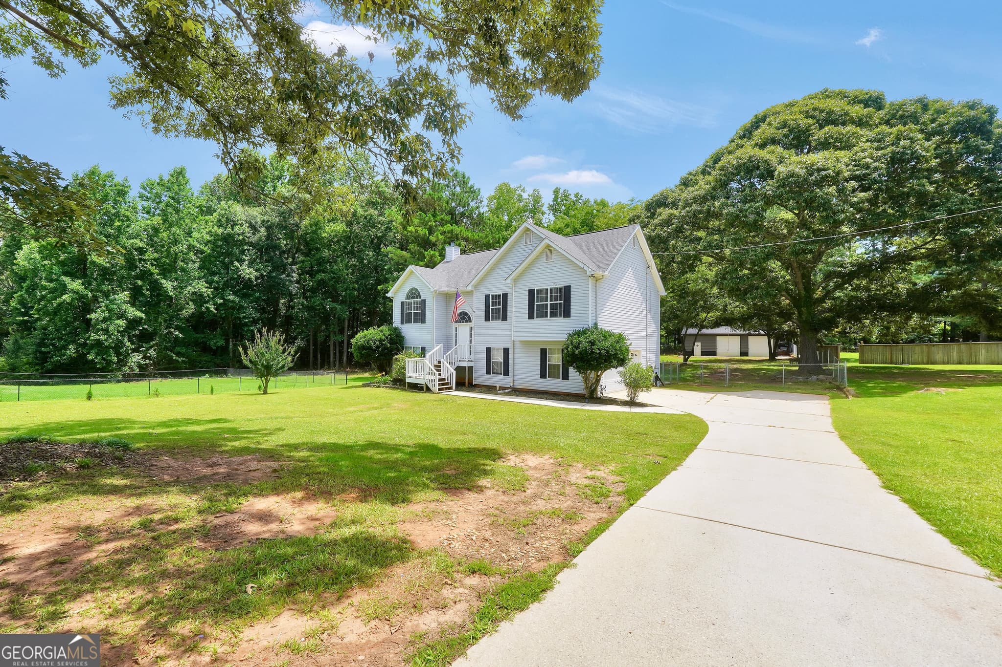 5 bedroom, 3 bathroom, 2,429 sq ft single family residence for sale at 105 Dawn Court, Jackson, GA 30233 — photo 5