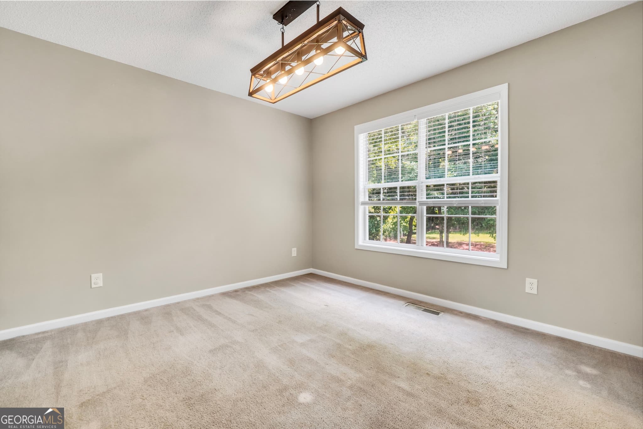 5 bedroom, 3 bathroom, 2,429 sq ft single family residence for sale at 105 Dawn Court, Jackson, GA 30233 — photo 10