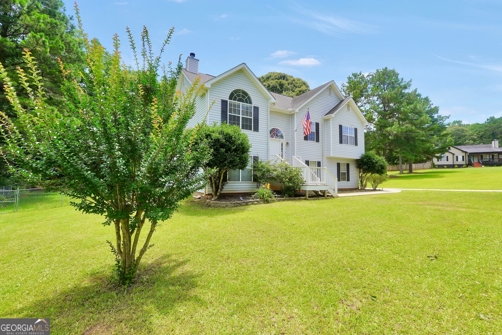 5 bedroom, 3 bathroom, 2,429 sq ft single family residence for sale at 105 Dawn Court, Jackson, GA 30233 — photo 4