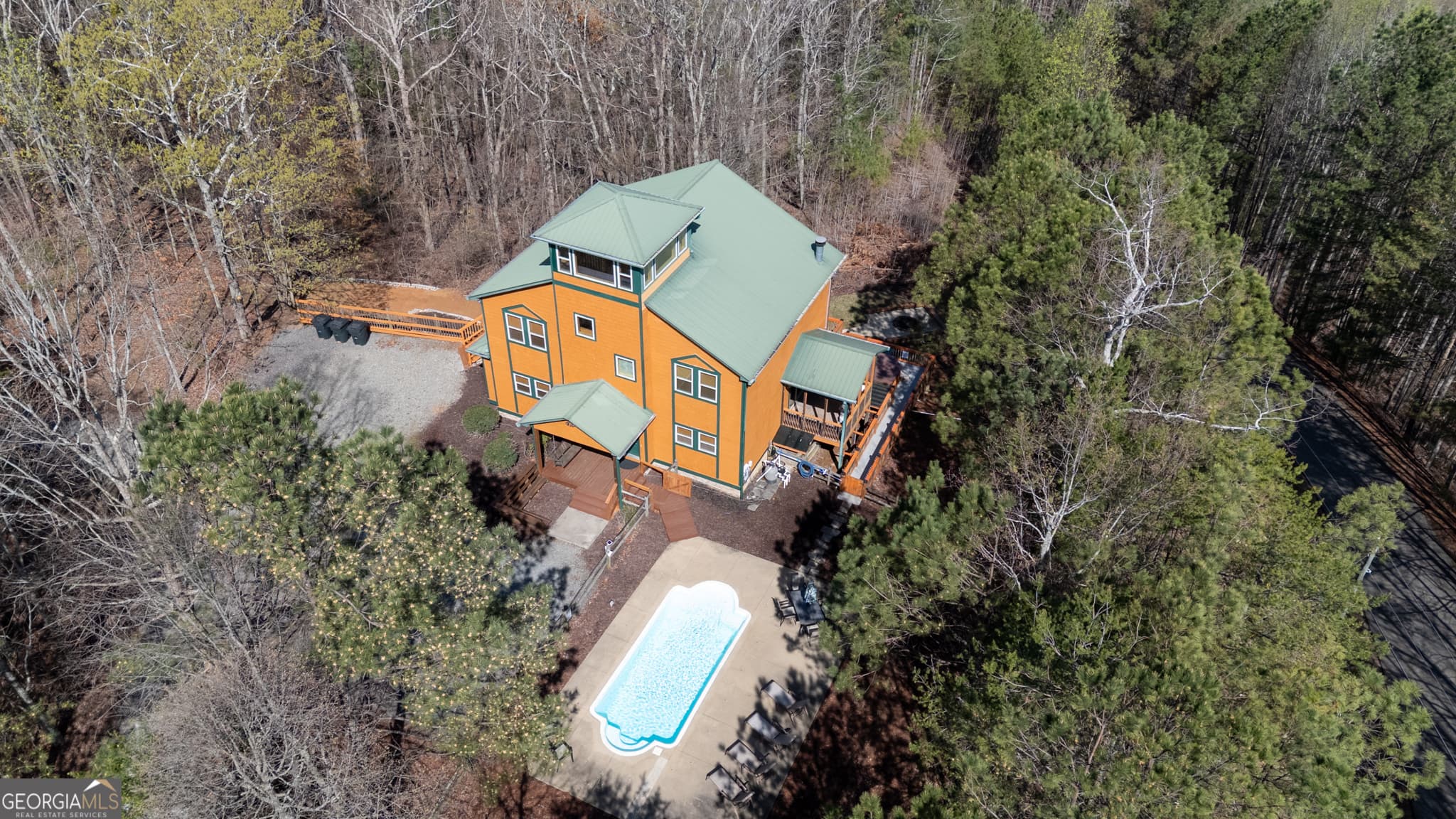 4 bedroom, 3.5 bathroom, 3,620 sq ft cabin,single family residence for sale at 14 Honeysuckle Way, Ellijay, GA 30540 — photo 3