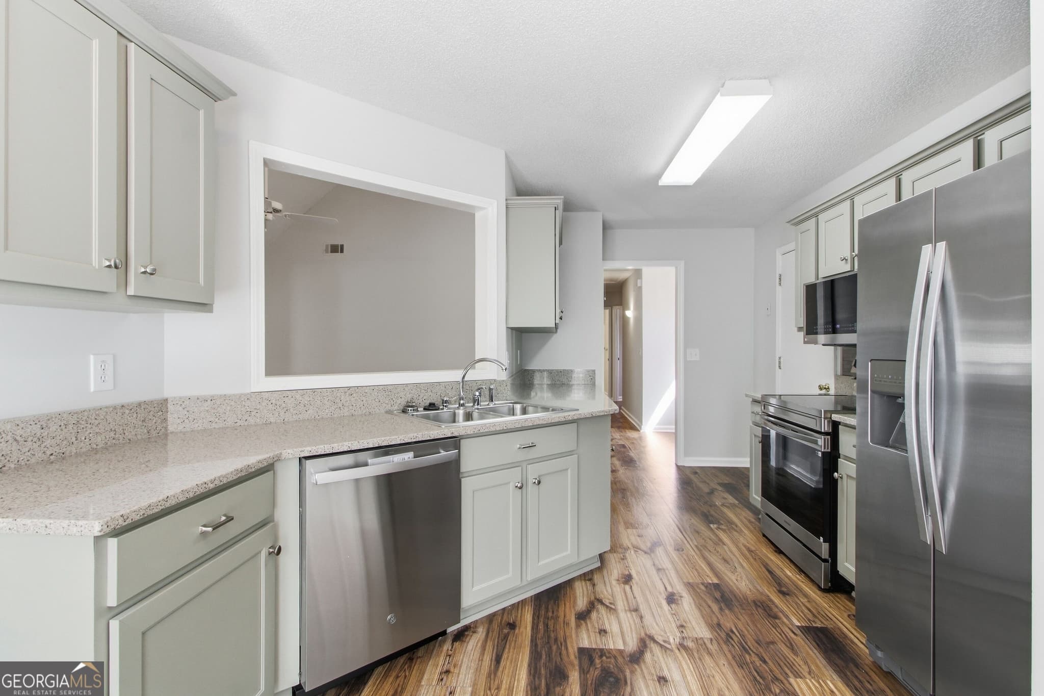 3 bedroom, 2 bathroom, 1,496 sq ft single family residence for sale at 3104 Baker Plantation Court, Acworth, GA 30101 — photo 2