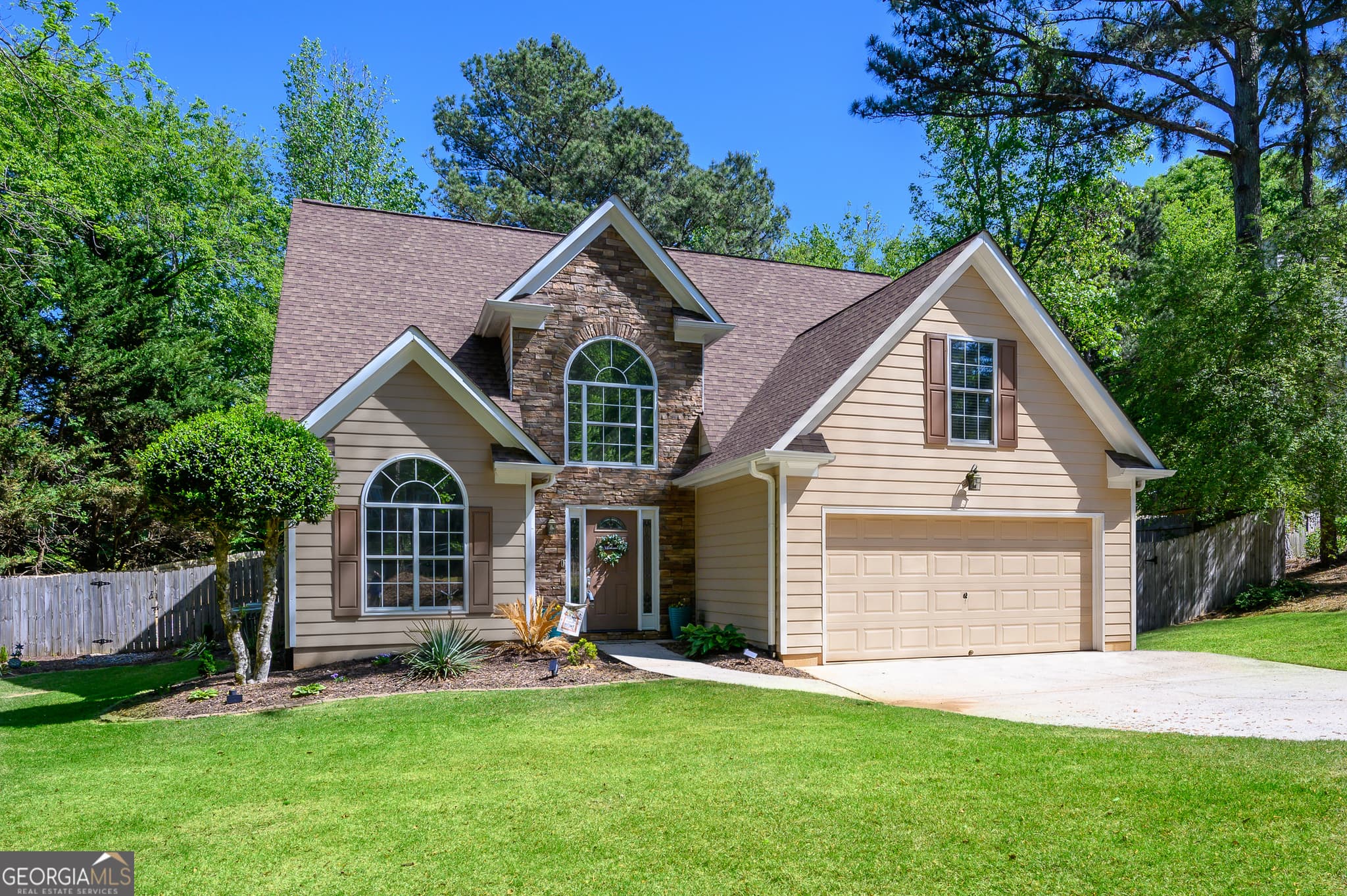 4 bedroom, 2.5 bathroom, 2,464 sq ft single family residence for sale at 9530 Bonsall Circle, Gainesville, GA 30506 — photo 2
