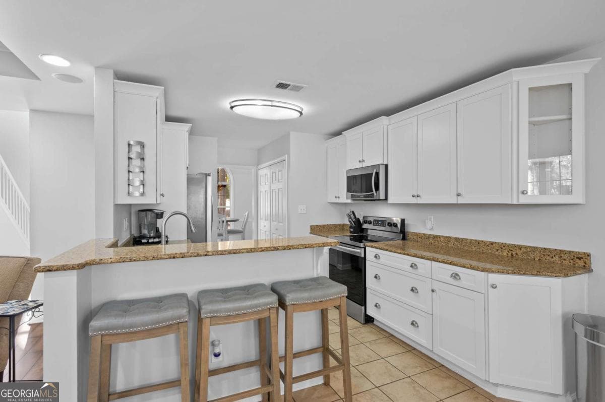 4 bedroom, 2.5 bathroom, 2,464 sq ft single family residence for sale at 9530 Bonsall Circle, Gainesville, GA 30506 — photo 9