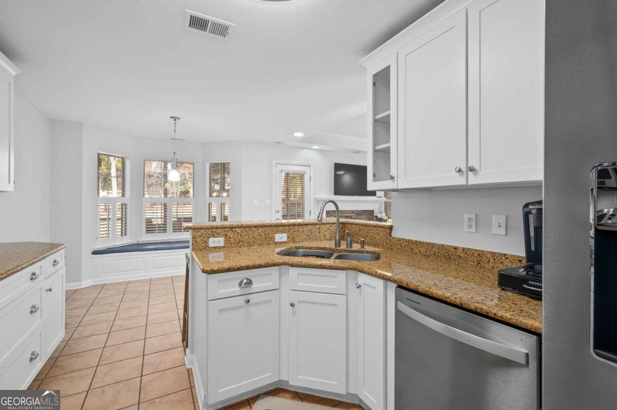 4 bedroom, 2.5 bathroom, 2,464 sq ft single family residence for sale at 9530 Bonsall Circle, Gainesville, GA 30506 — photo 10