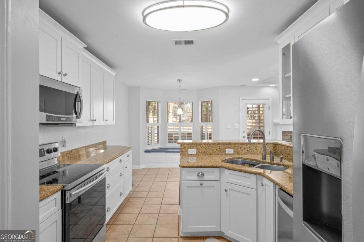 4 bedroom, 2.5 bathroom, 2,464 sq ft single family residence for sale at 9530 Bonsall Circle, Gainesville, GA 30506 — photo 8