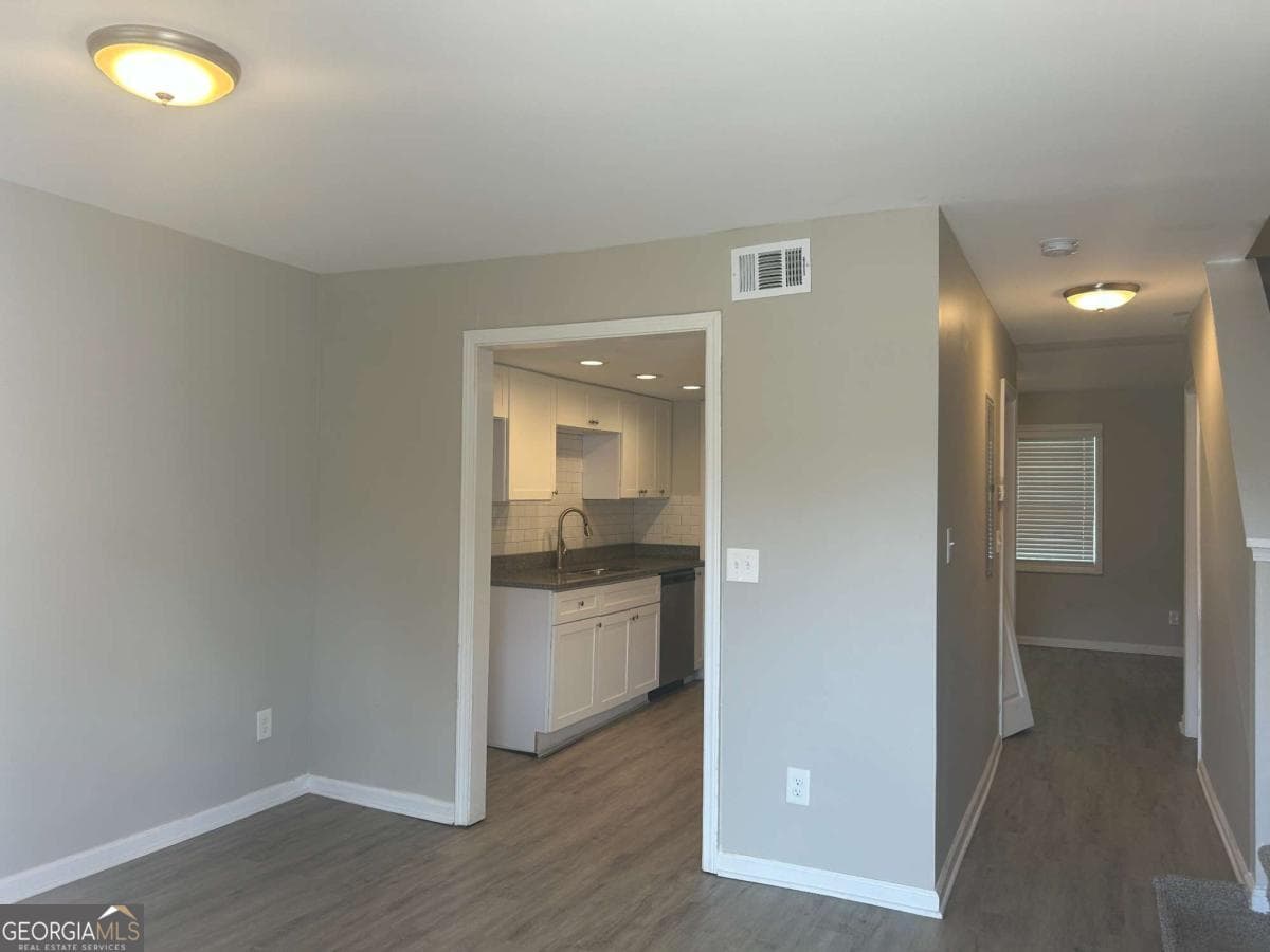 2 bedroom, 2.5 bathroom, 1,728 sq ft townhouse for sale at 2604 Campbellton Road 1B, Atlanta, GA 30311 — photo 2