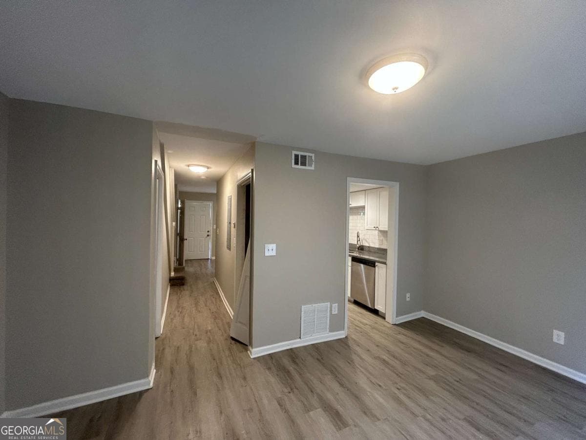 2 bedroom, 2.5 bathroom, 1,728 sq ft townhouse for sale at 2604 Campbellton Road 1B, Atlanta, GA 30311 — photo 6