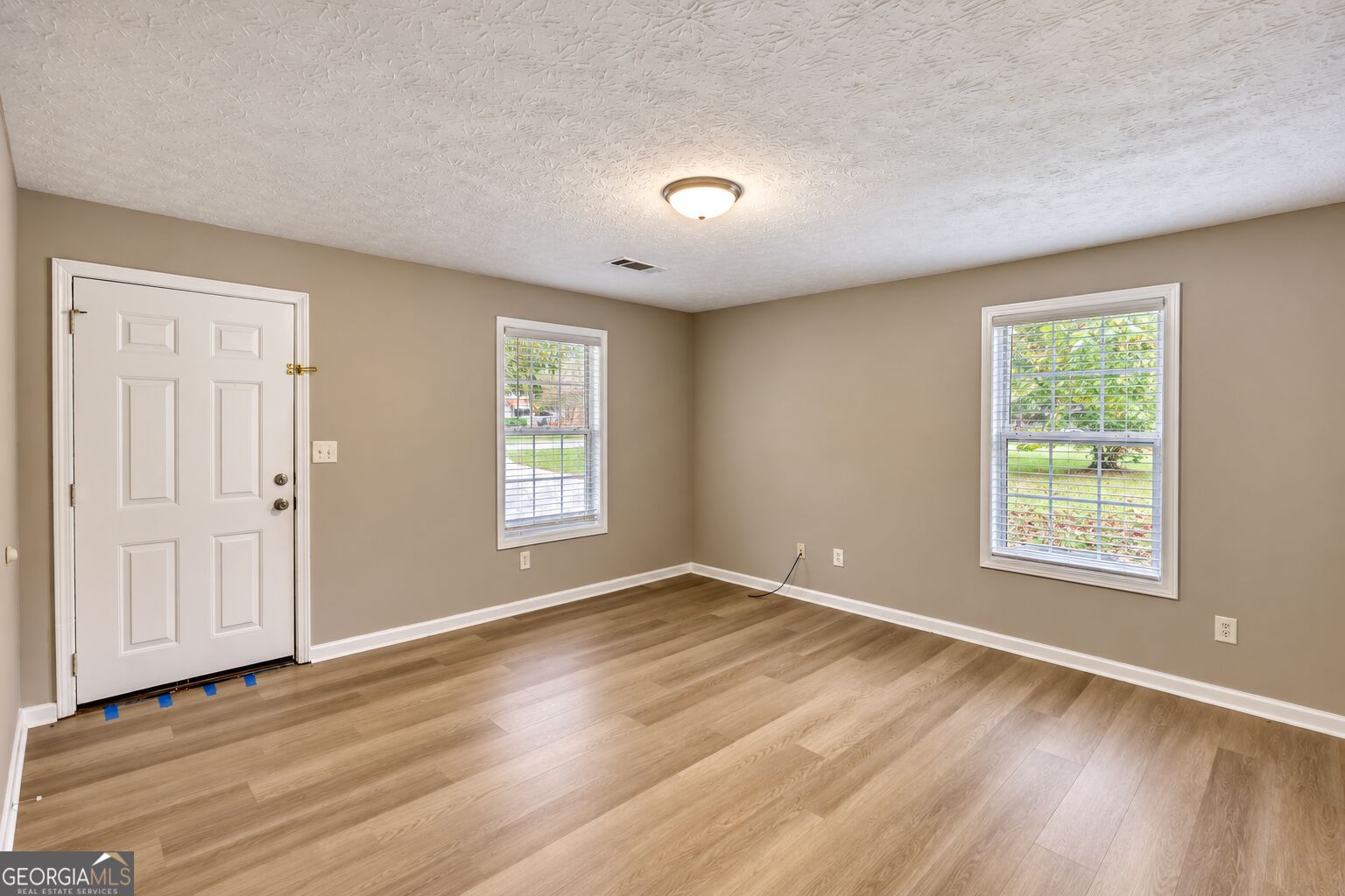 3 bedroom, 1 bathroom, 1,040 sq ft single family residence for sale at 9117 Cecelia Street, Covington, GA 30014 — photo 6