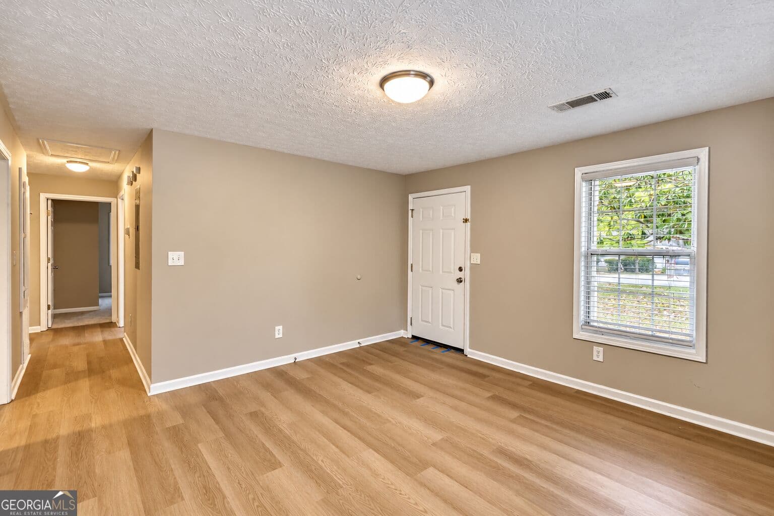 3 bedroom, 1 bathroom, 1,040 sq ft single family residence for sale at 9117 Cecelia Street, Covington, GA 30014 — photo 7