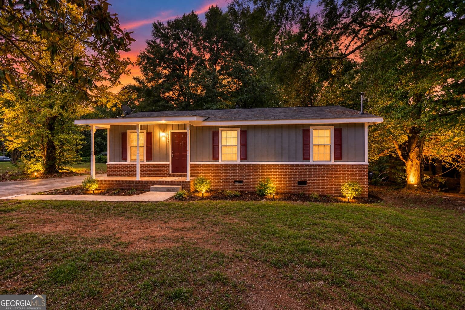 3 bedroom, 1 bathroom, 1,040 sq ft single family residence for sale at 9117 Cecelia Street, Covington, GA 30014