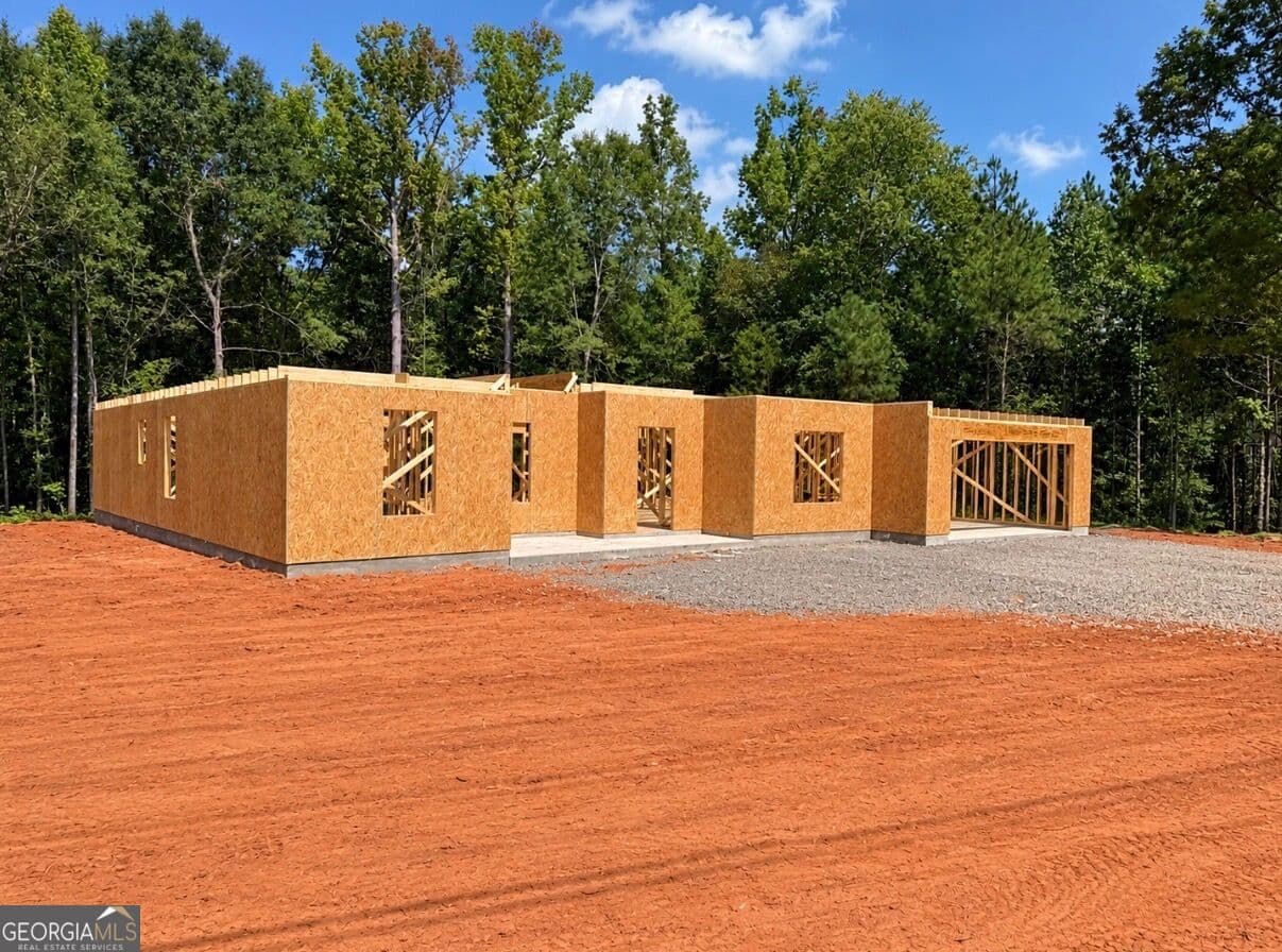 3 bedroom, 2 bathroom, 1,900 sq ft single family residence for sale at 7026 Crest Highway, Molena, GA 30258 — photo 3