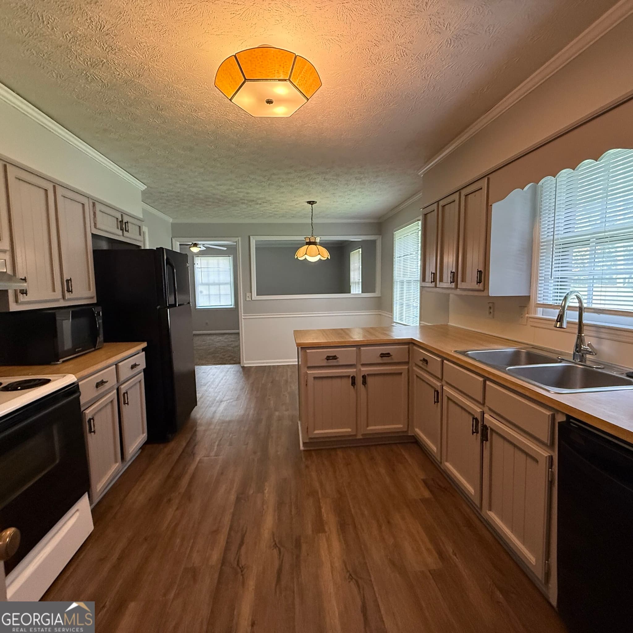 4 bedroom, 3 bathroom, 1,611 sq ft single family residence for rent at 4101 Springlake Circle, Buford, GA 30519 for $2,100 a month — photo 6