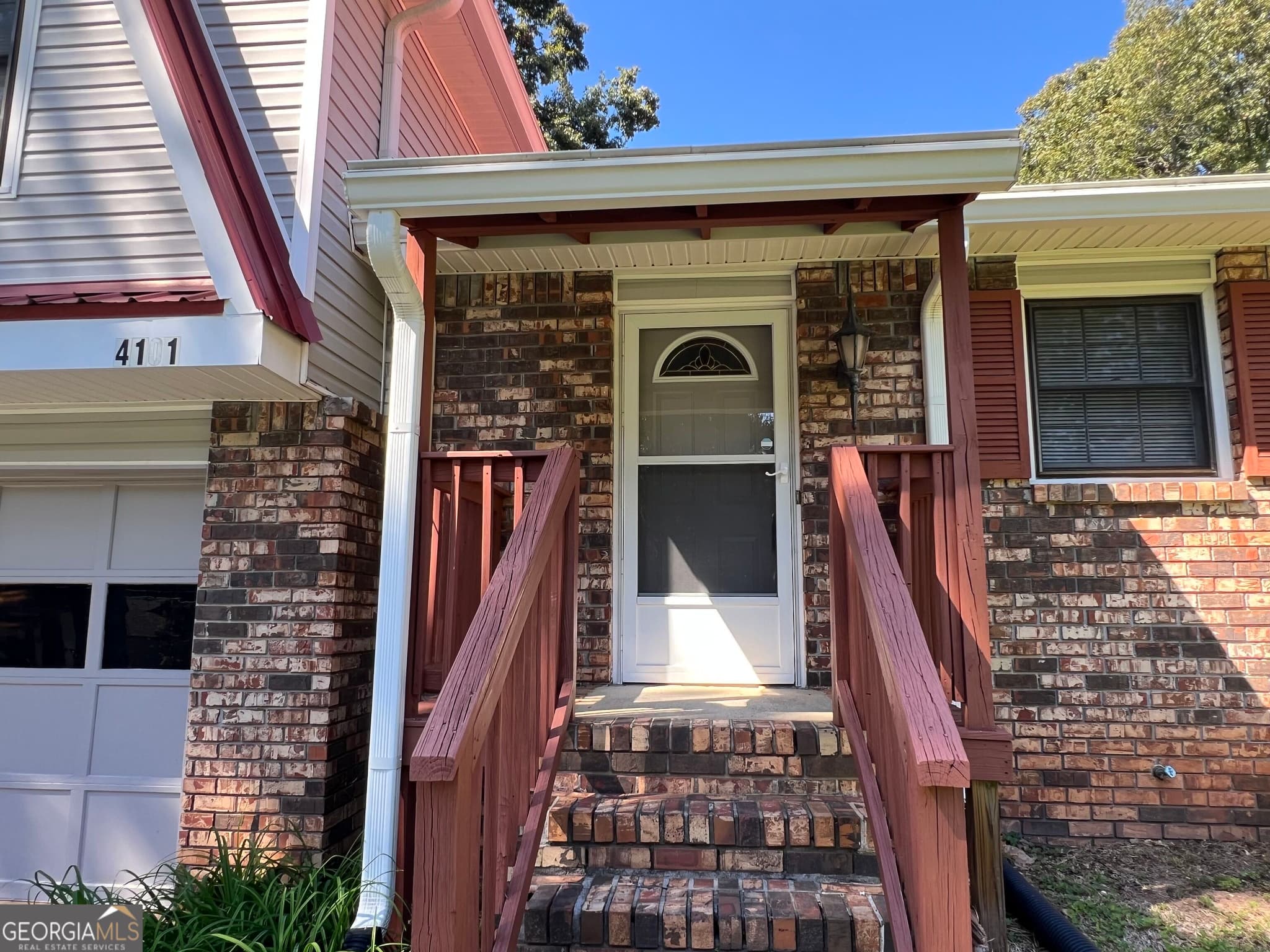 4 bedroom, 3 bathroom, 1,611 sq ft single family residence for rent at 4101 Springlake Circle, Buford, GA 30519 for $2,100 a month — photo 3