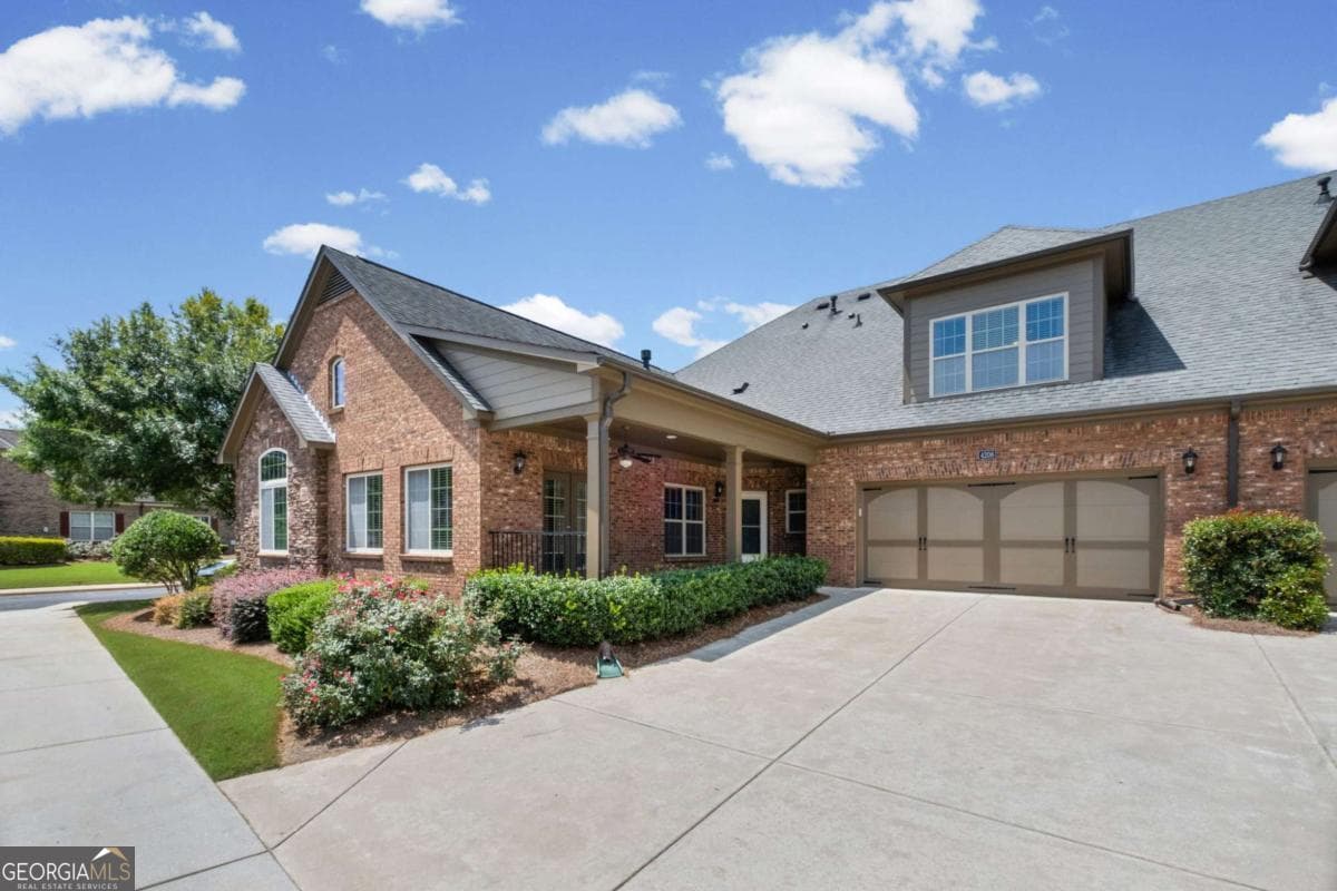 3 bedroom, 3 bathroom, 2,230 sq ft condominium for sale at 4206 Lanier Ridge Walk 504, Cumming, GA 30041 — photo 1 of 44