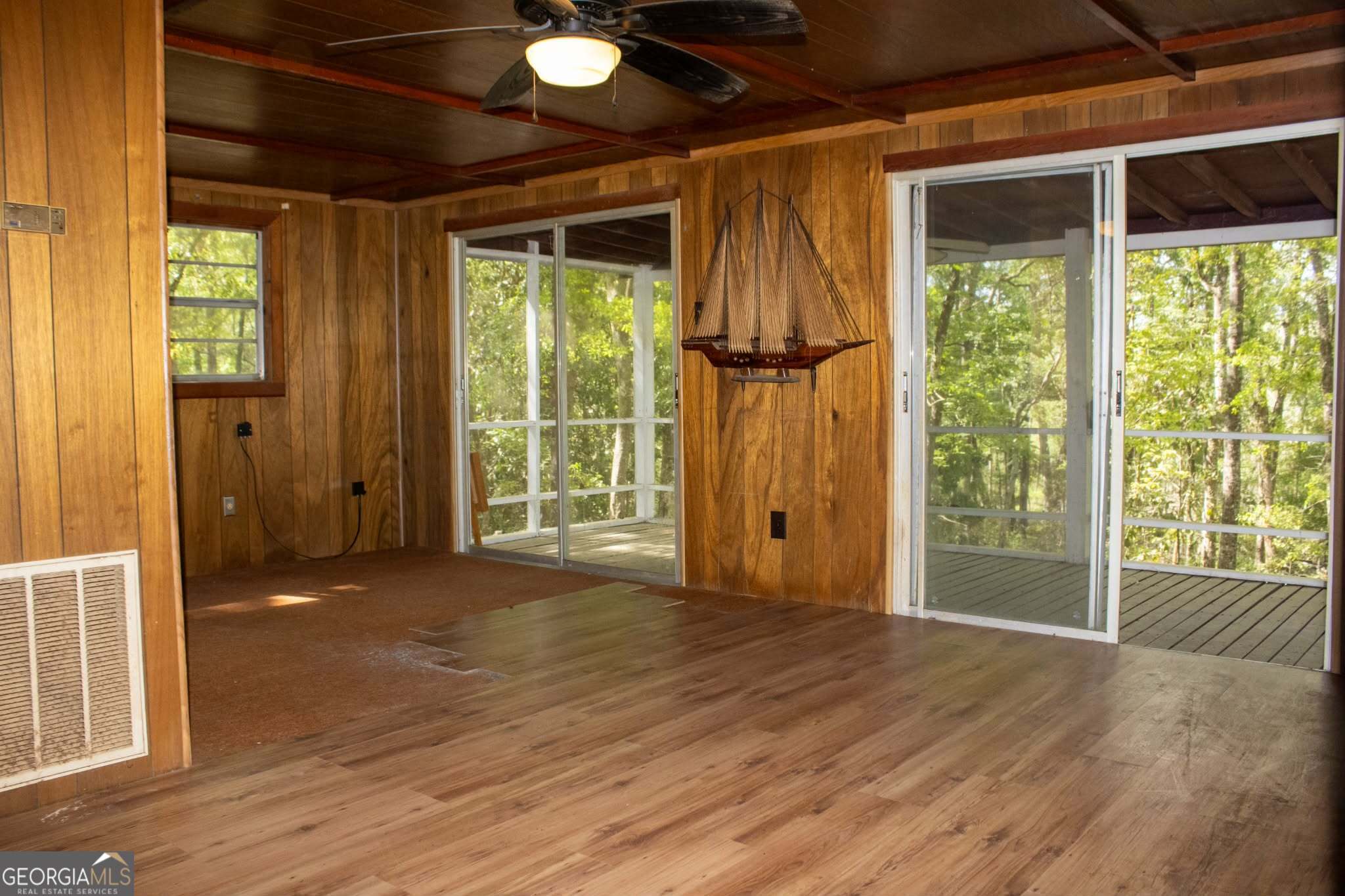 2 bedroom, 1 bathroom, 640 sq ft cabin,single family residence for sale at 287 Shady Bluff Lane, Waynesville, GA 31566 — photo 6