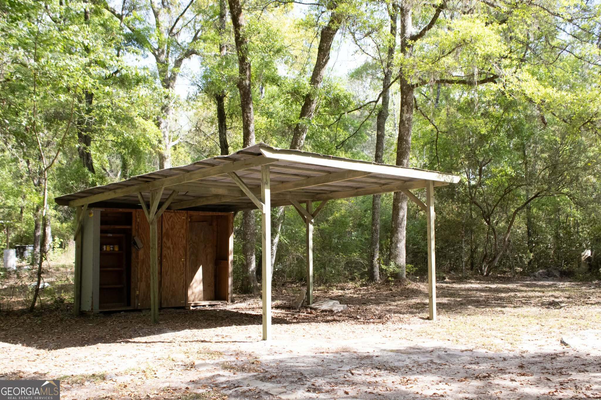 2 bedroom, 1 bathroom, 640 sq ft cabin,single family residence for sale at 287 Shady Bluff Lane, Waynesville, GA 31566 — photo 3