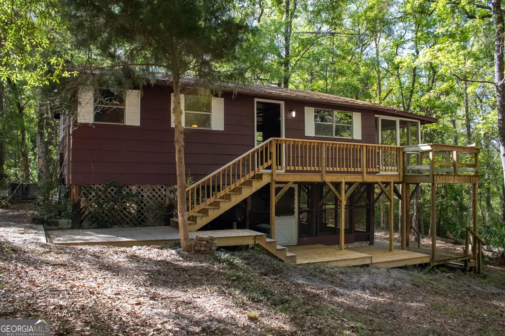 2 bedroom, 1 bathroom, 640 sq ft cabin,single family residence for sale at 287 Shady Bluff Lane, Waynesville, GA 31566