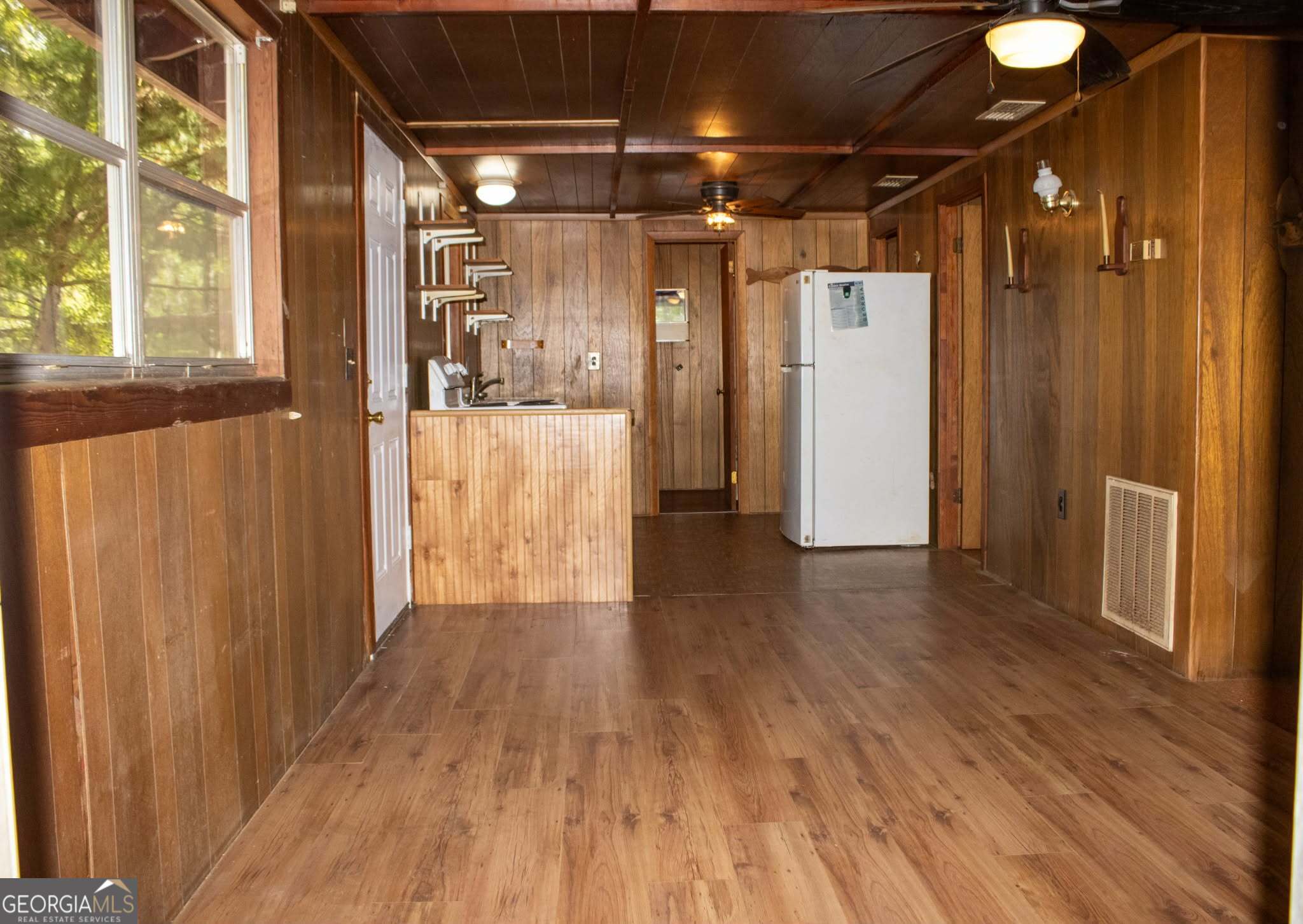 2 bedroom, 1 bathroom, 640 sq ft cabin,single family residence for sale at 287 Shady Bluff Lane, Waynesville, GA 31566 — photo 9