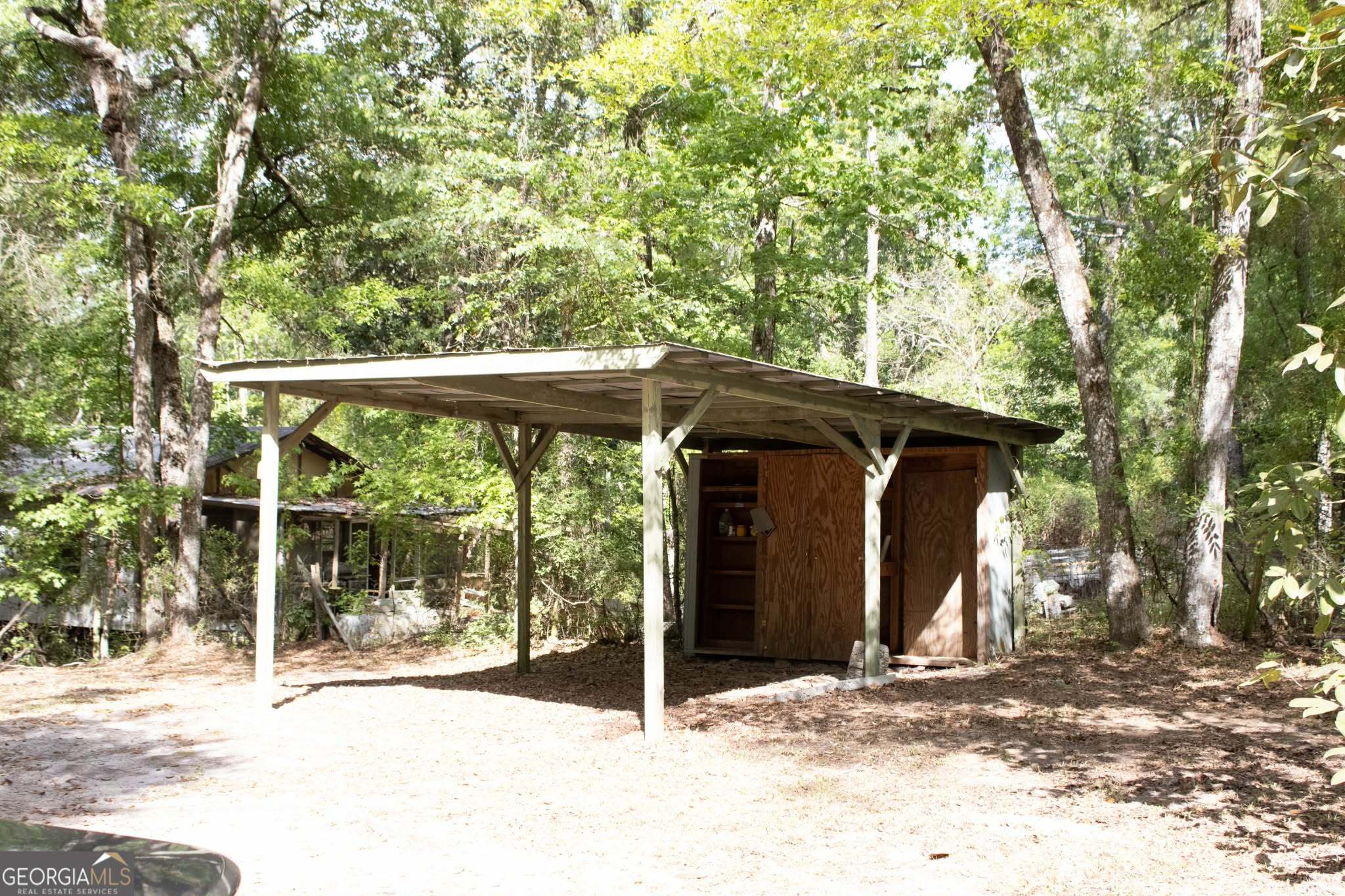 2 bedroom, 1 bathroom, 640 sq ft cabin,single family residence for sale at 287 Shady Bluff Lane, Waynesville, GA 31566 — photo 4