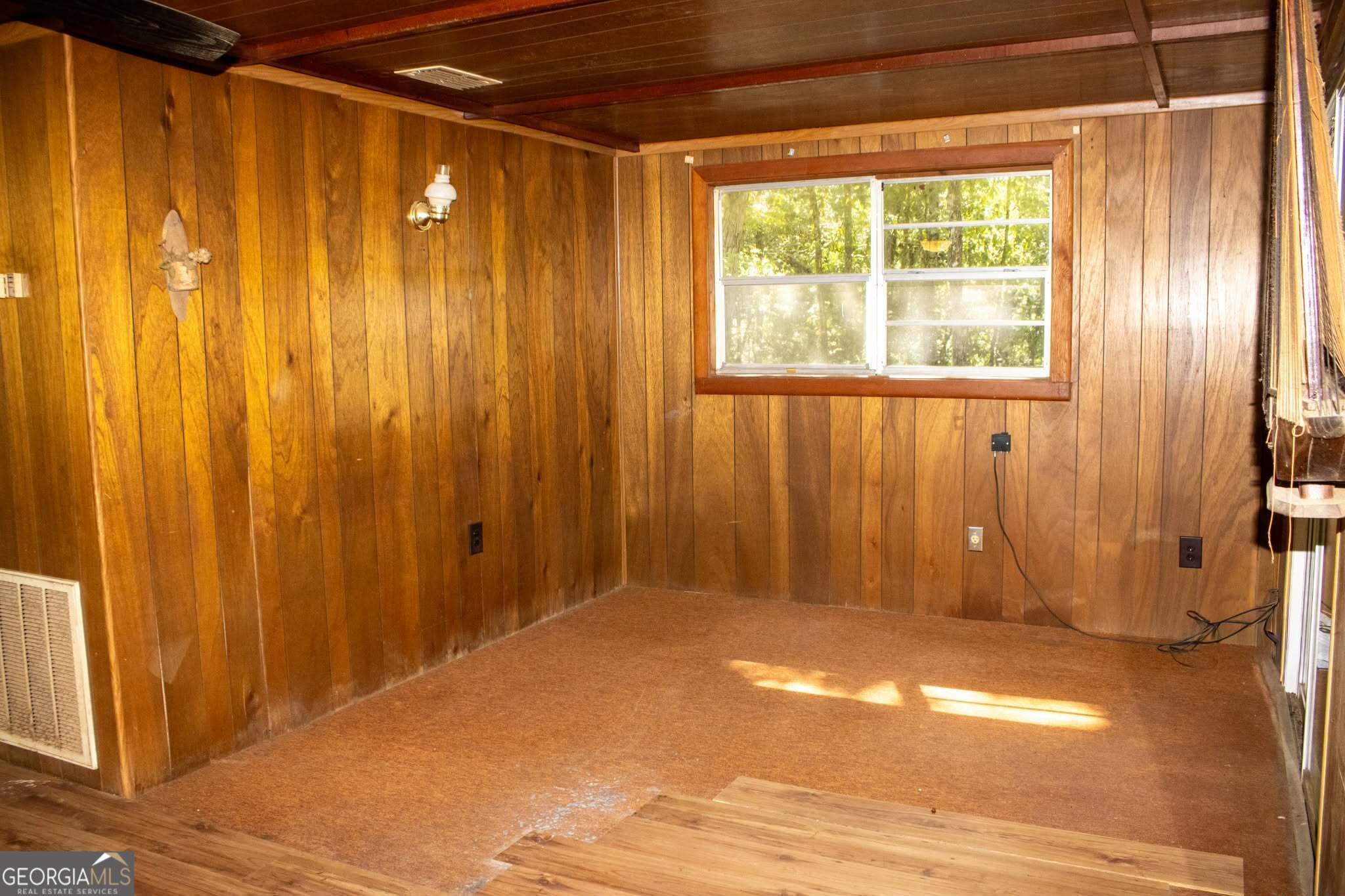 2 bedroom, 1 bathroom, 640 sq ft cabin,single family residence for sale at 287 Shady Bluff Lane, Waynesville, GA 31566 — photo 8