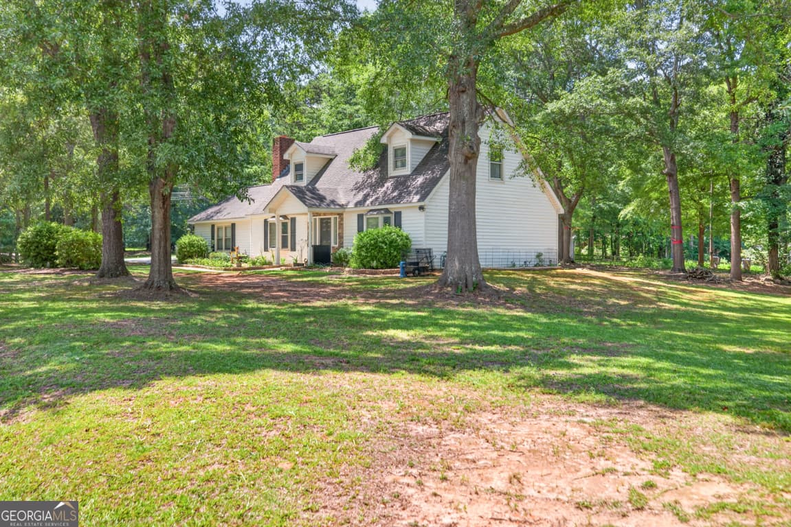 4 bedroom, 2 bathroom, 1,605 sq ft single family residence for sale at 210 Bernice Drive, Bogart, GA 30622 — photo 2