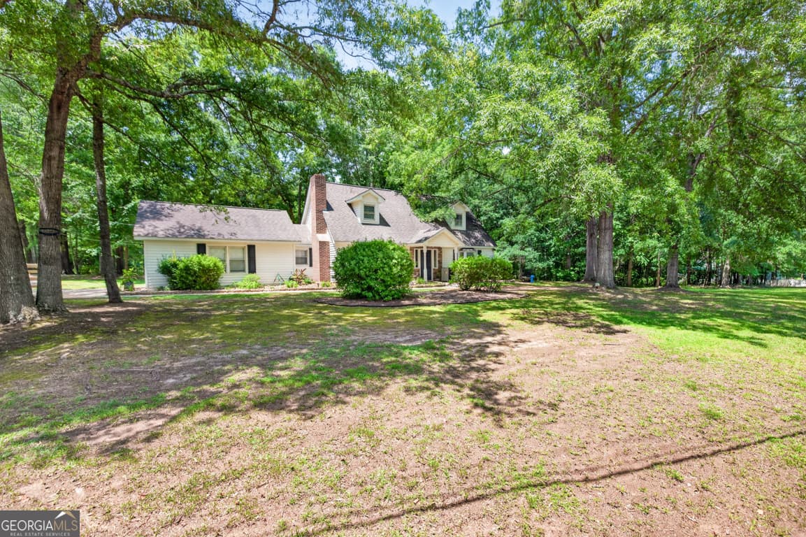 4 bedroom, 2 bathroom, 1,605 sq ft single family residence for sale at 210 Bernice Drive, Bogart, GA 30622 — photo 3