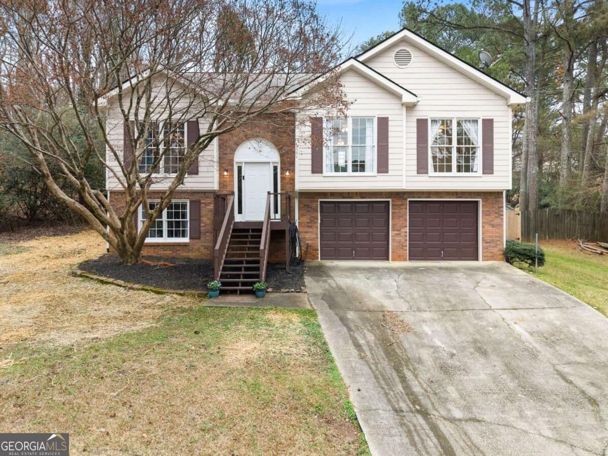 4 bedroom, 2 bathroom, 2,219 sq ft single family residence for sale at 5920 Branden Hill Lane, Buford, GA 30518 — photo 1 of 42