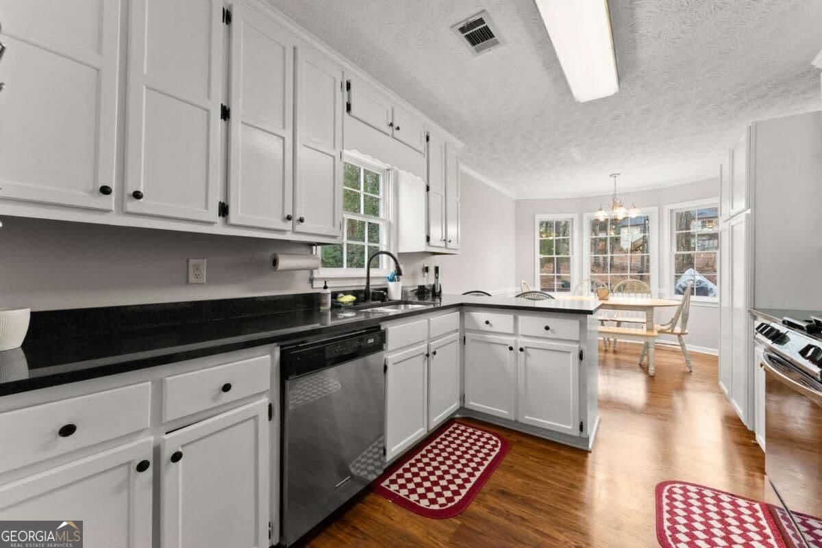 4 bedroom, 2 bathroom, 2,219 sq ft single family residence for sale at 5920 Branden Hill Lane, Buford, GA 30518 — photo 10