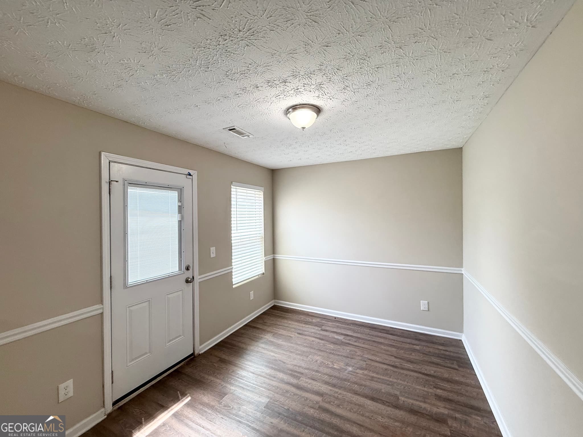 3 bedroom, 2.5 bathroom, 1,953 sq ft single family residence for sale at 6113 Lynxs Circle, Covington, GA 30014 — photo 7