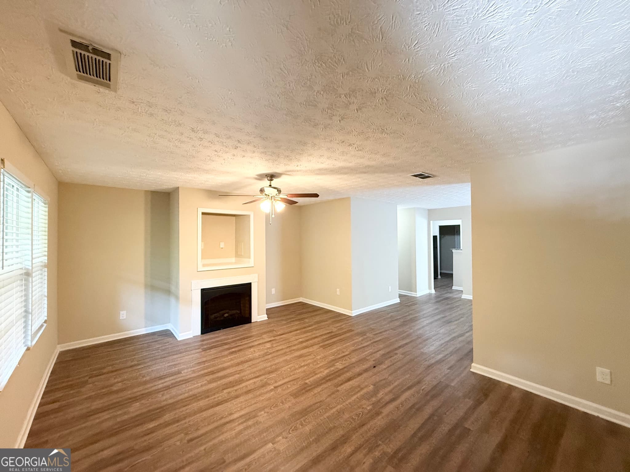3 bedroom, 2.5 bathroom, 1,953 sq ft single family residence for sale at 6113 Lynxs Circle, Covington, GA 30014 — photo 3