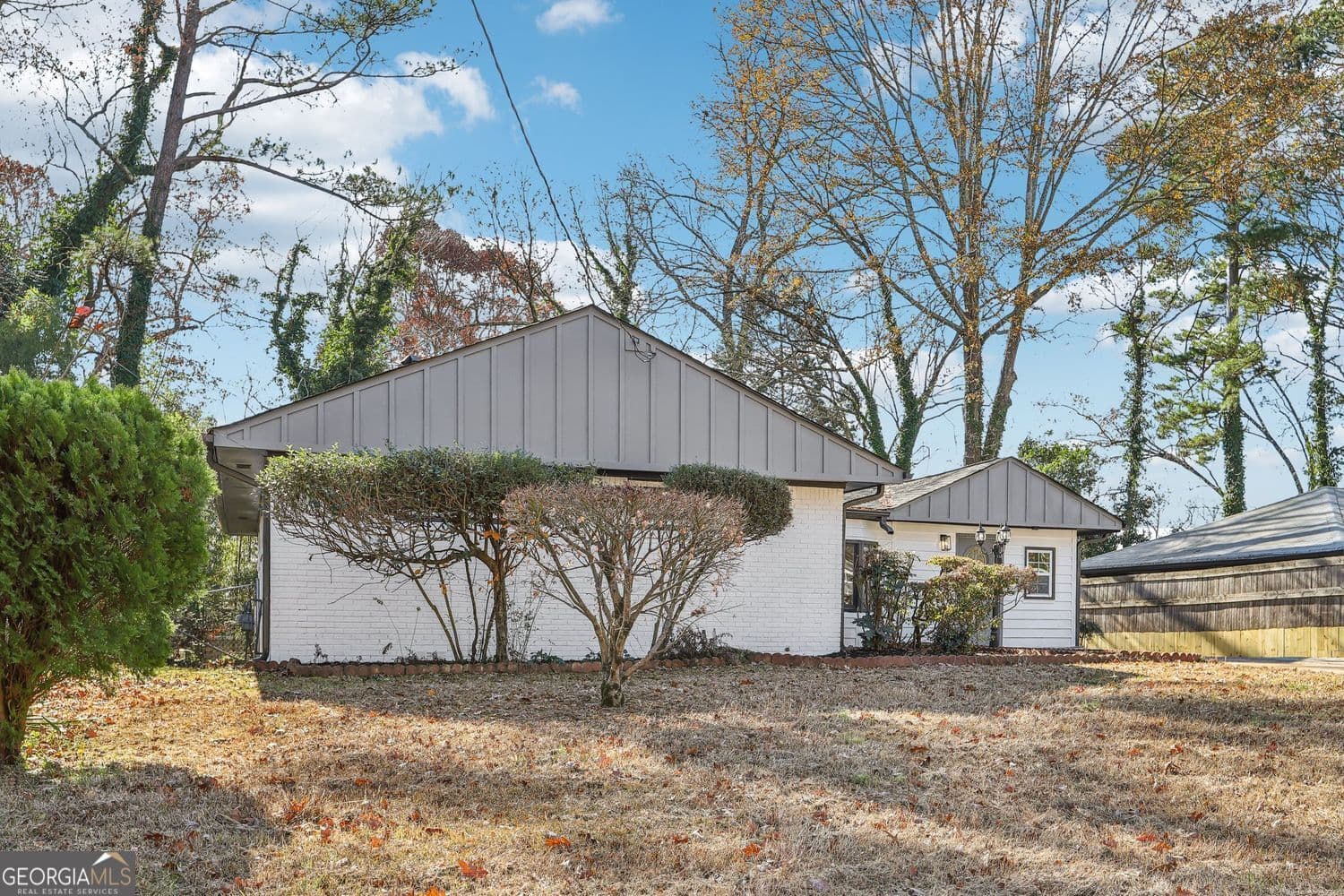 3 bedroom, 2 bathroom, 1,711 sq ft single family residence for sale at 2907 Monterey Drive, Decatur, GA 30032 — photo 3