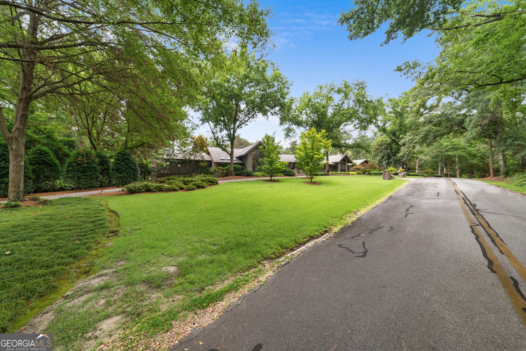 4 bedroom, 5 bathroom, 7,594 sq ft single family residence for sale at 233 Azalea Drive, Statesboro, GA 30458 — photo 7