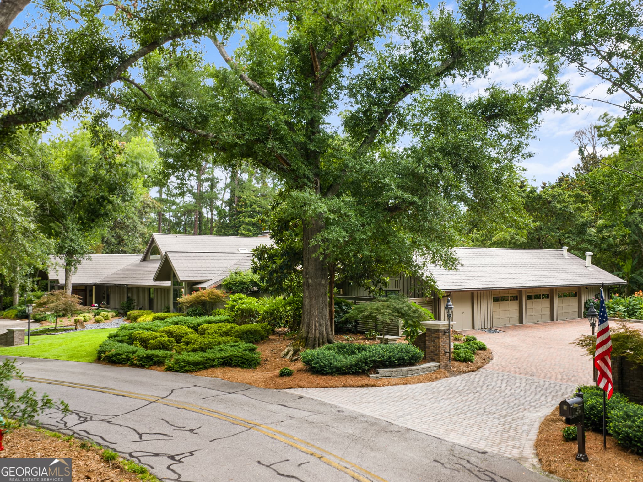 4 bedroom, 5 bathroom, 7,594 sq ft single family residence for sale at 233 Azalea Drive, Statesboro, GA 30458 — photo 3
