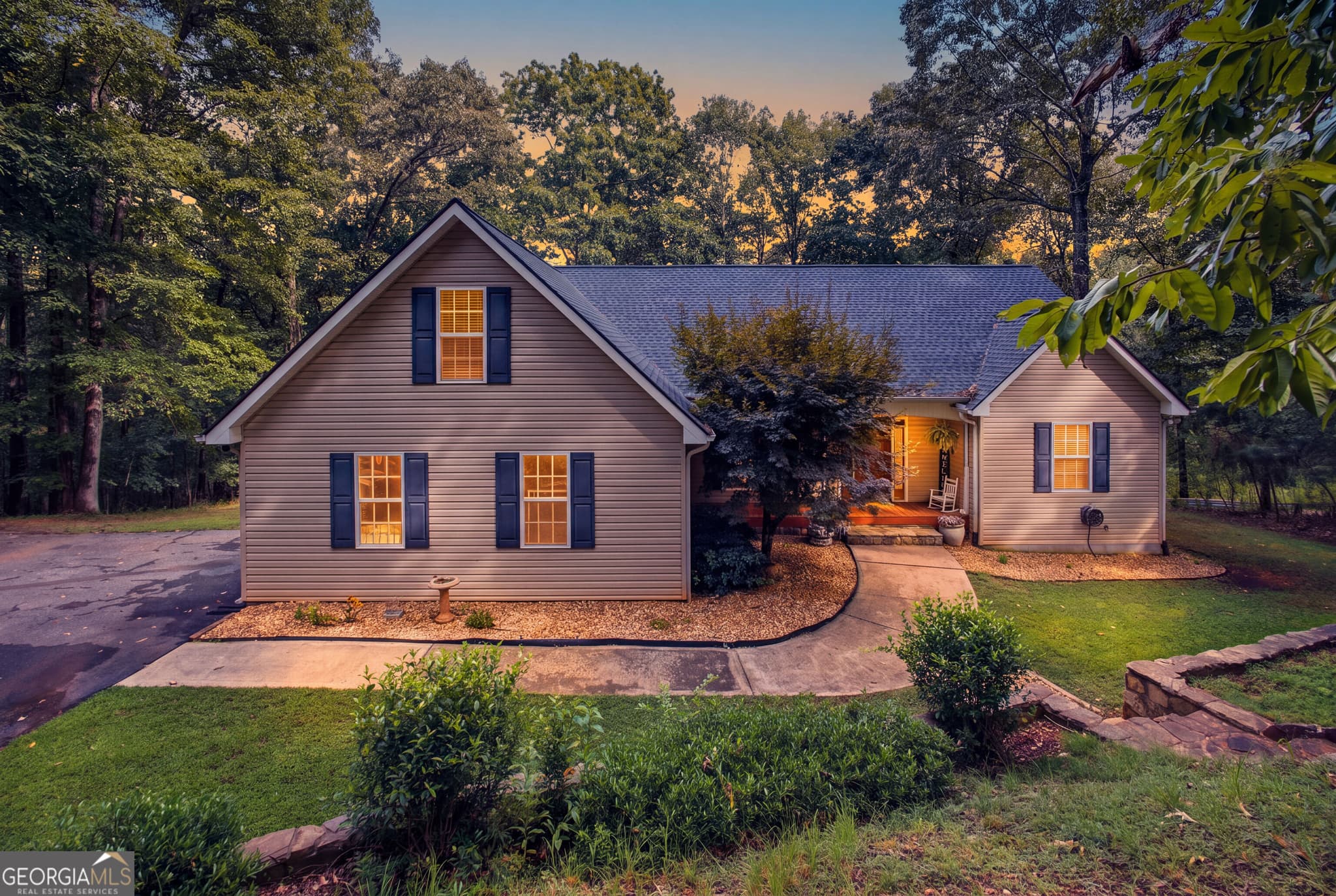 5 bedroom, 3 bathroom, 4,006 sq ft single family residence for sale at 192 Sweetbriar Drive, Demorest, GA 30535 — photo 2