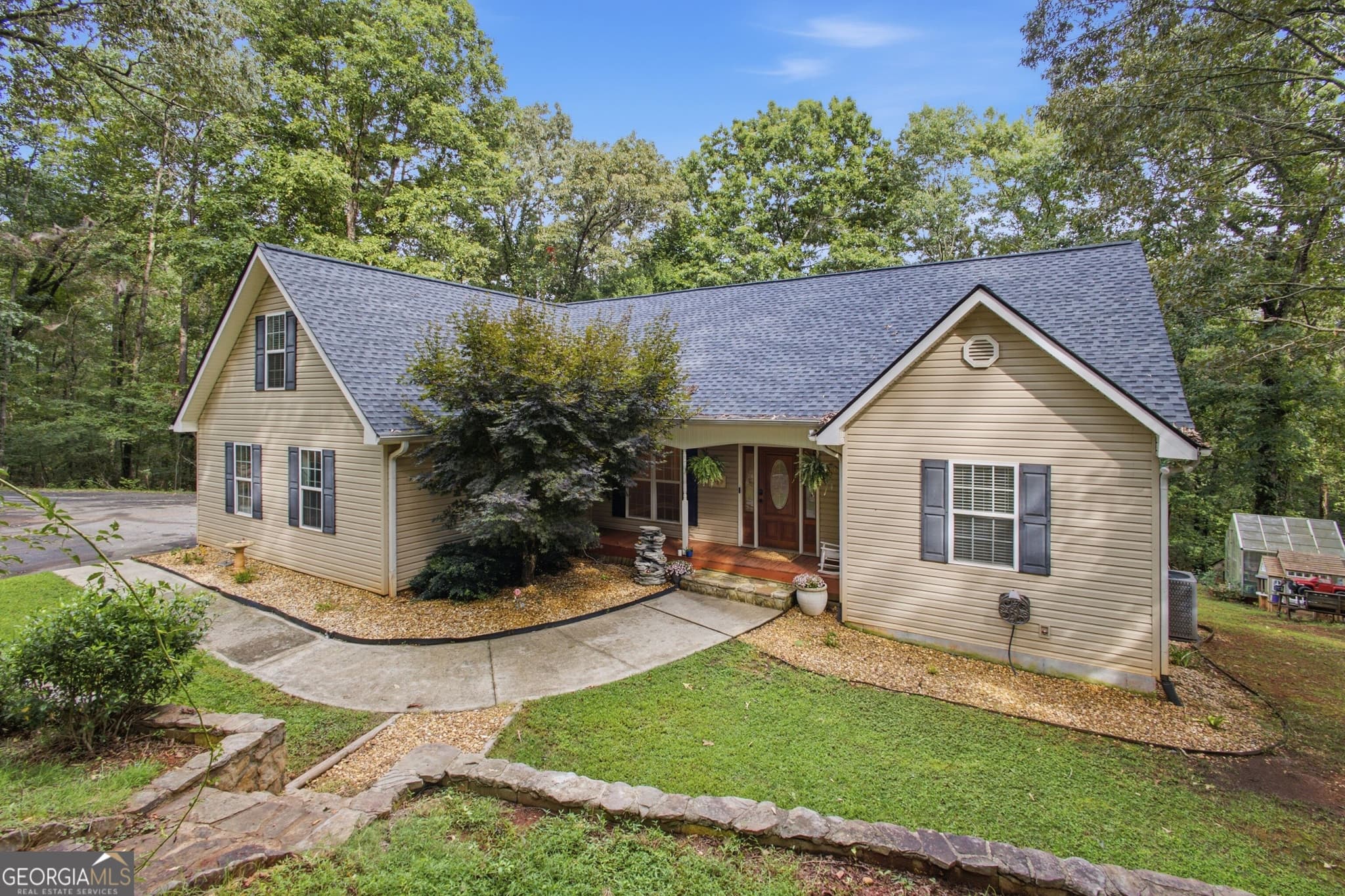 5 bedroom, 3 bathroom, 4,006 sq ft single family residence for sale at 192 Sweetbriar Drive, Demorest, GA 30535 — photo 3