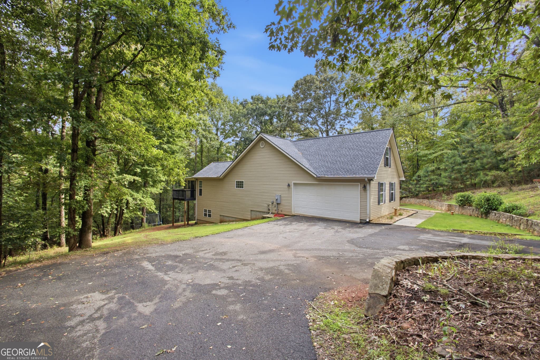 5 bedroom, 3 bathroom, 4,006 sq ft single family residence for sale at 192 Sweetbriar Drive, Demorest, GA 30535 — photo 4