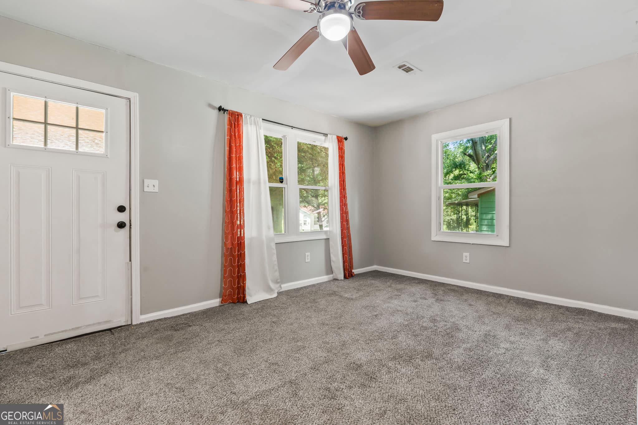3 bedroom, 2 bathroom, 1,218 sq ft single family residence for sale at 45 Domineck Street, Newnan, GA 30263 — photo 2
