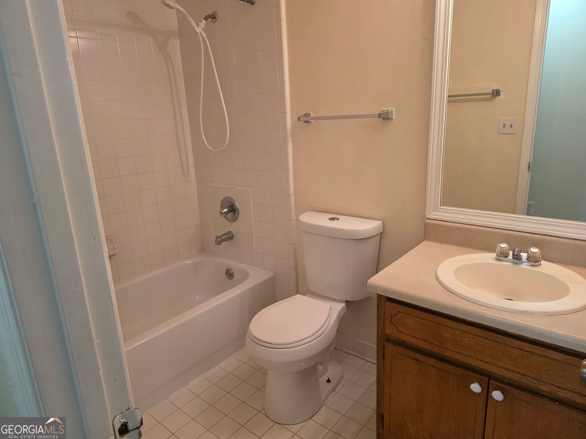 3 bedroom, 2 bathroom, 2,600 sq ft duplex for rent at 5852 Summerglen Lane, Atlanta, GA 30349 for $1,500 a month — photo 6