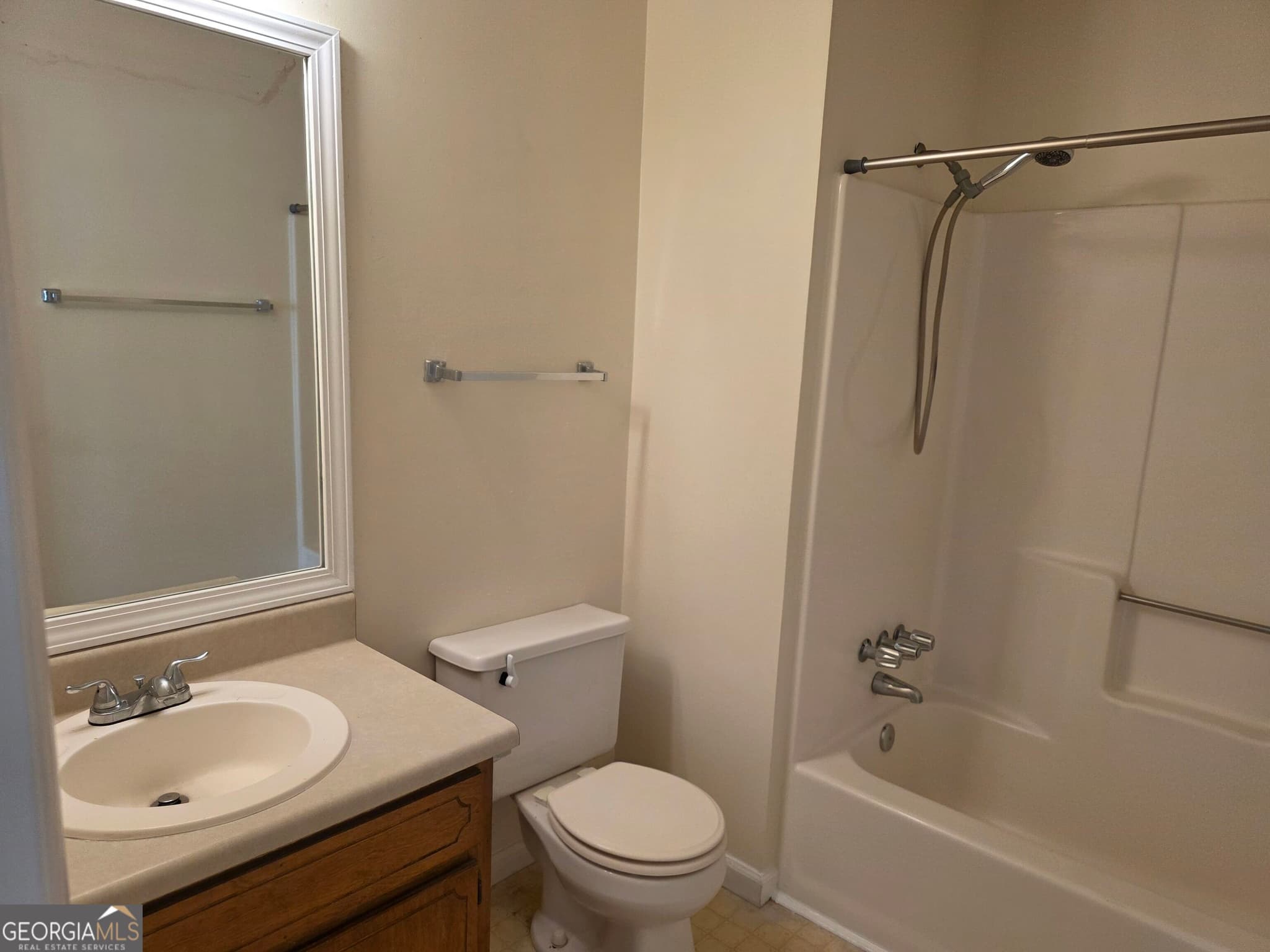 3 bedroom, 2 bathroom, 2,600 sq ft duplex for rent at 5852 Summerglen Lane, Atlanta, GA 30349 for $1,500 a month — photo 7
