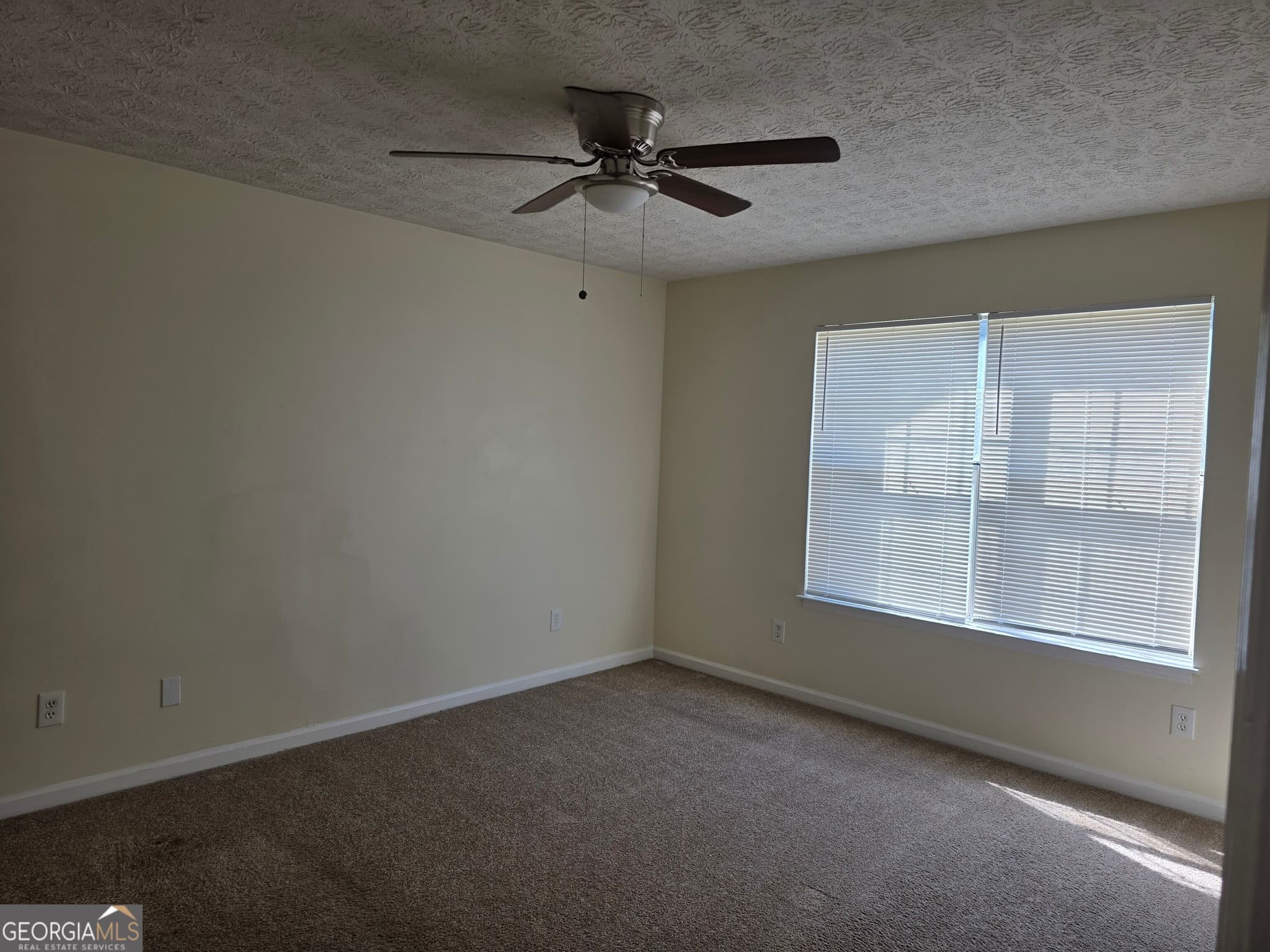 3 bedroom, 2 bathroom, 2,600 sq ft duplex for rent at 5852 Summerglen Lane, Atlanta, GA 30349 for $1,500 a month — photo 5