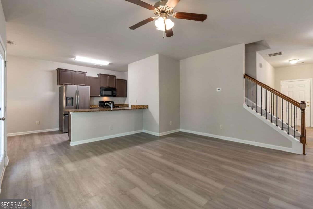 5 bedroom, 3 bathroom, 2,191 sq ft single family residence for sale at 4824 Clarkstone Circle, Flowery Branch, GA 30542 — photo 7