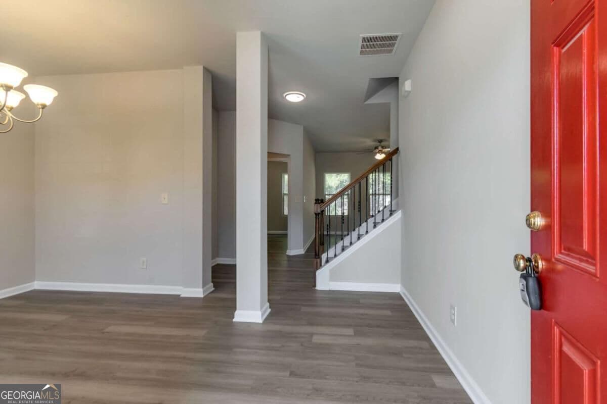 5 bedroom, 3 bathroom, 2,191 sq ft single family residence for sale at 4824 Clarkstone Circle, Flowery Branch, GA 30542 — photo 4